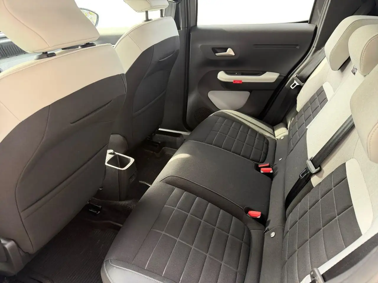 Citroen C3 MAX TURBO 100 - LED/KLIMAAUT/NAVI/KAMERA/PDC — Vehicle gallery 7