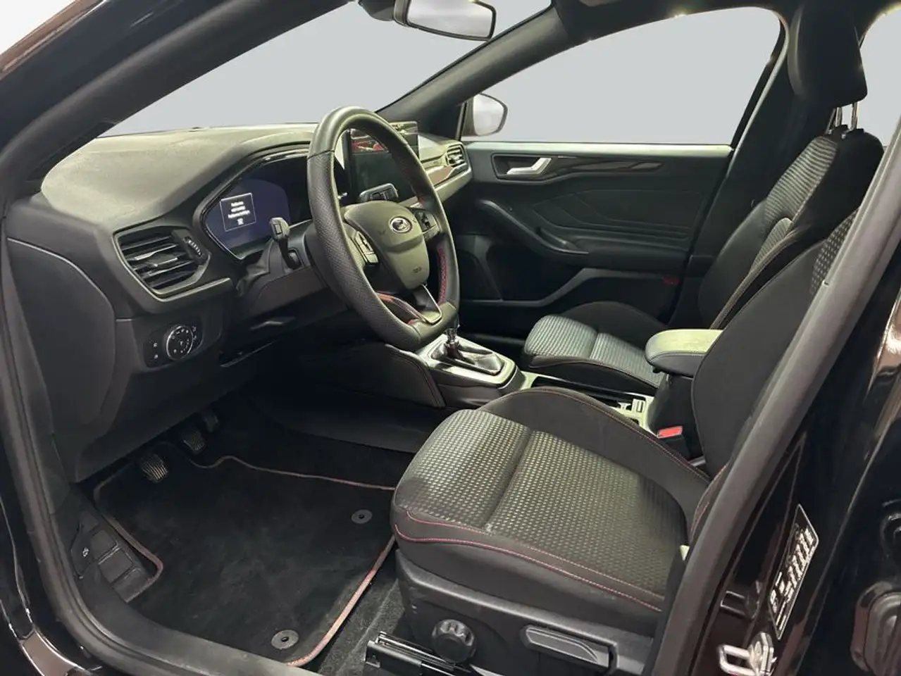 Ford Focus Turnier 1.0 EcoBoost Hybrid ST-LINE X — Galerie du véhicule 9
