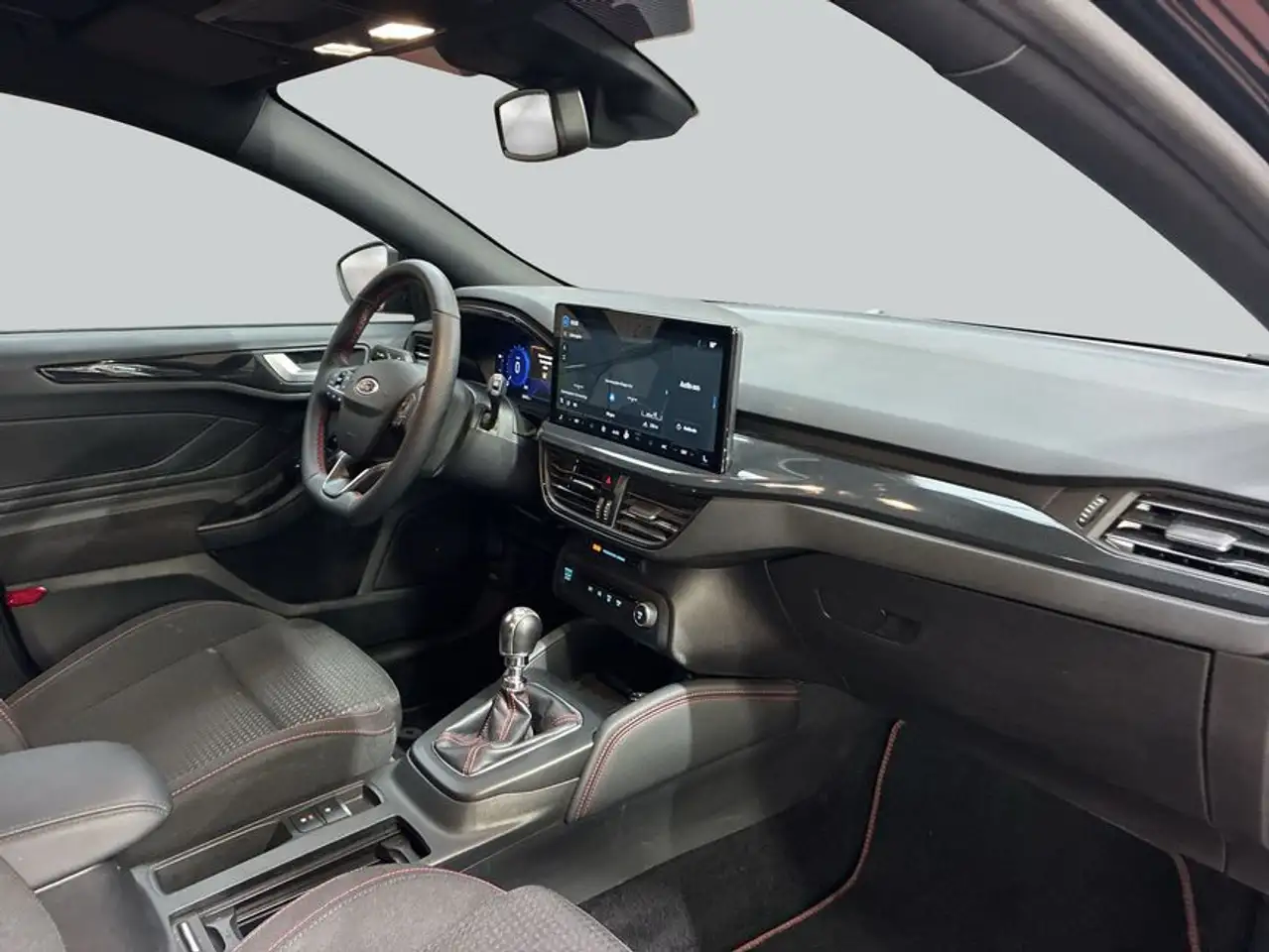 Ford Focus Turnier 1.0 EcoBoost Hybrid ST-LINE X — Galerie du véhicule 12