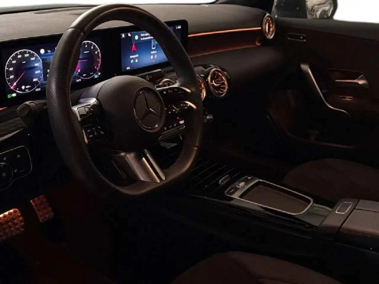 Mercedes-Benz A 180 Sedán — Galería del vehículo 25