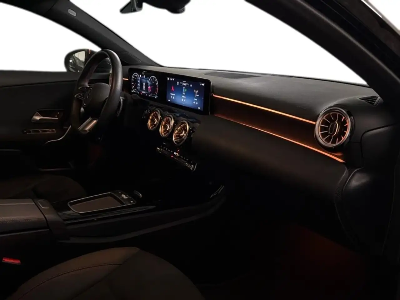Mercedes-Benz A 180 Sedán — Galería del vehículo 10