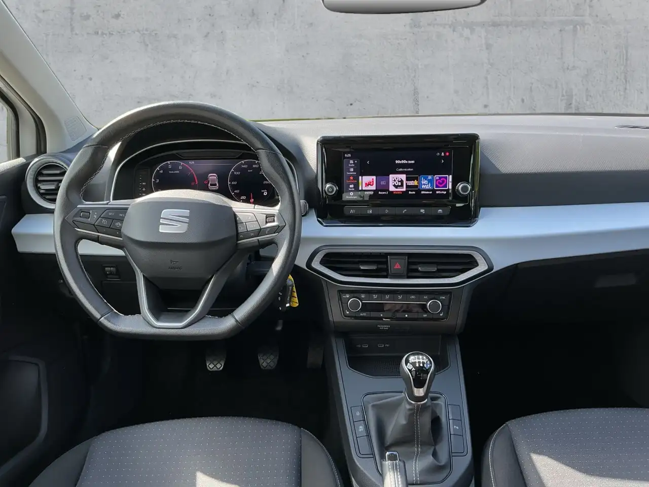 SEAT Ibiza 1.0 TSI STYLE EDITION LED+APP+SHZ+RFK+GRA — معرض صور السيارة 9
