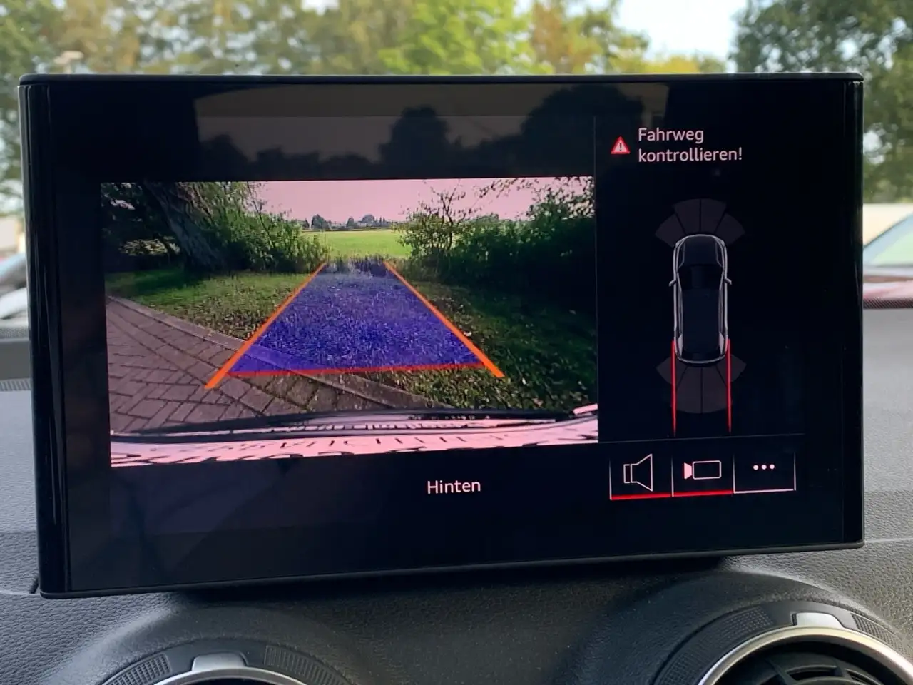 Audi Q2 advanced 30 TFSI NAVI KAMERA SHZ LED PDC — Vehicle gallery 12