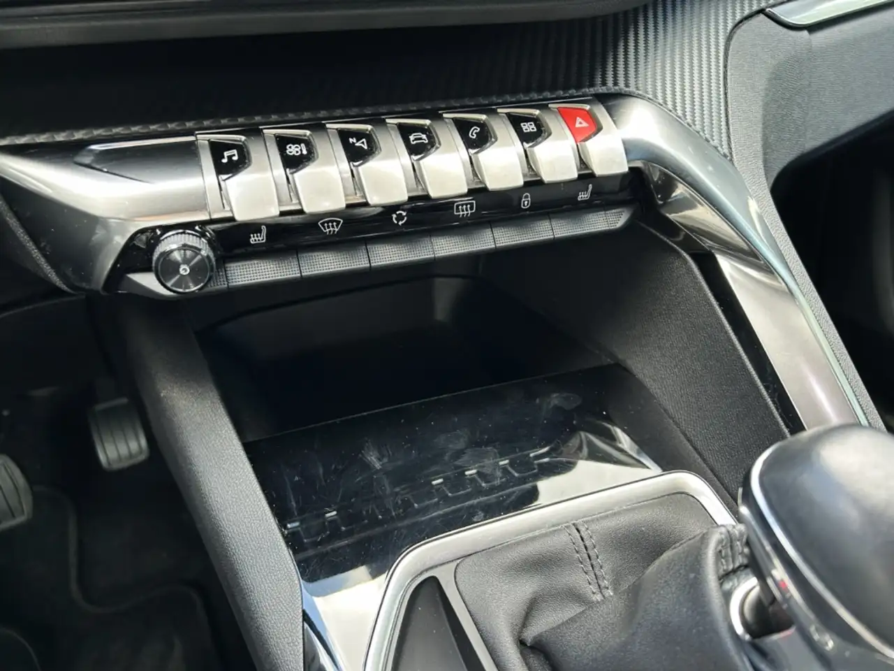 Peugeot 3008 Allure Pack Navi Digitales Cockpit LED ACC — Vehicle gallery 19