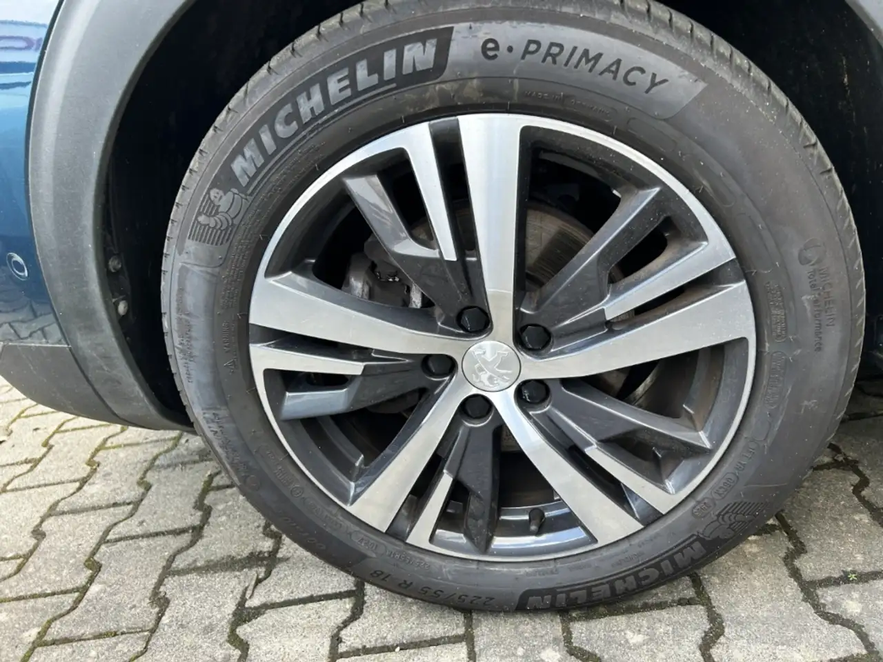 Peugeot 3008 Allure Pack Navi Digitales Cockpit LED ACC — Vehicle gallery 20