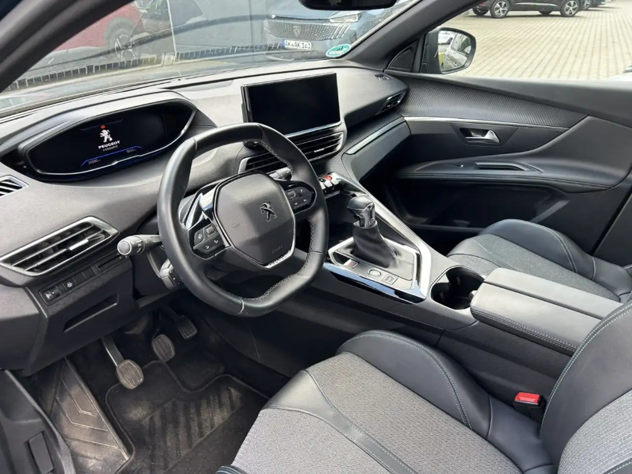 Peugeot 3008 Allure Pack Navi Digitales Cockpit LED ACC — Vehicle gallery 14