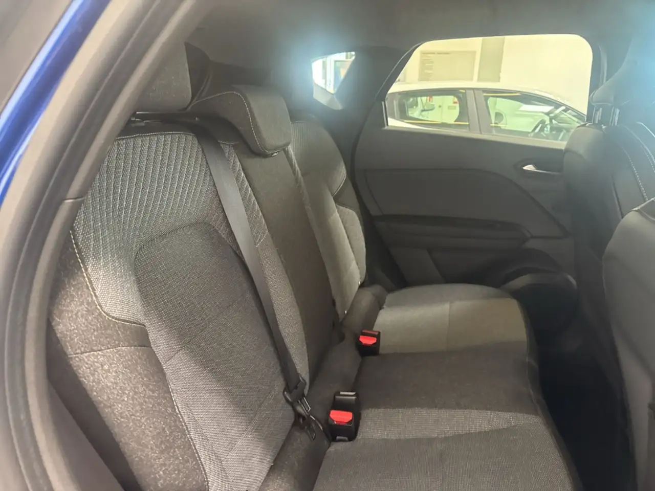 Renault Captur II Techno 1.0 TCe 90 NEUES MODELL mit Navi+KlimaD — Galería del vehículo 16