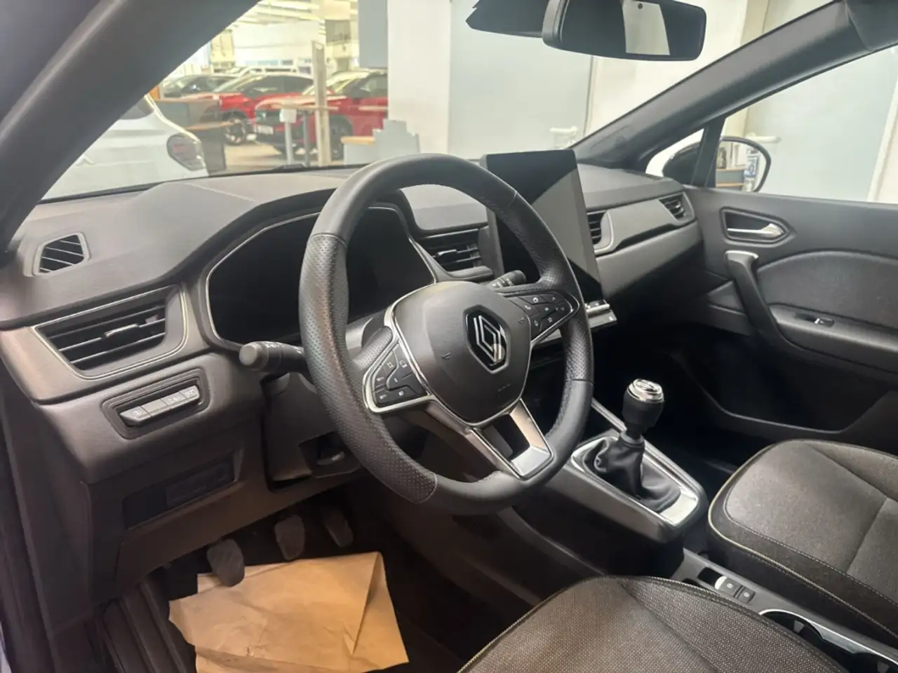 Renault Captur II Techno 1.0 TCe 90 NEUES MODELL mit Navi+KlimaD — Galería del vehículo 11