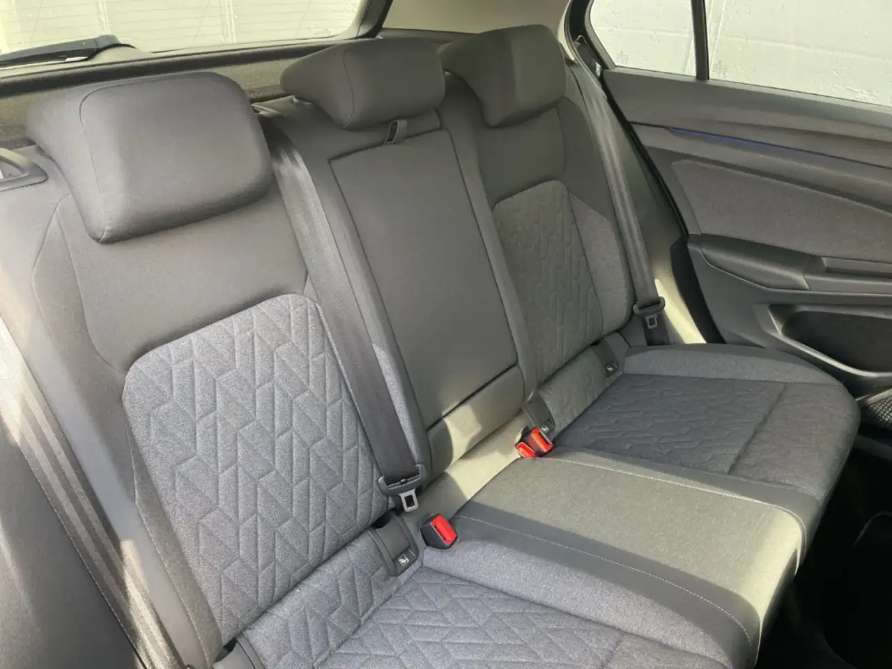Volkswagen Golf VIII 1.5 TSI Move AHK/Kamera/LED Plus /Navi/Sitzhz — Vehicle gallery 24