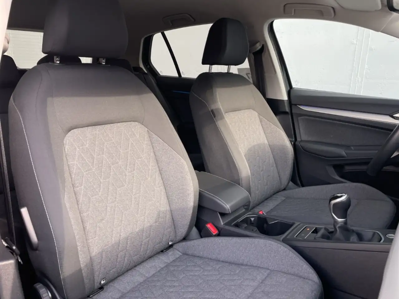Volkswagen Golf VIII 1.5 TSI Move AHK/Kamera/LED Plus /Navi/Sitzhz — Vehicle gallery 9