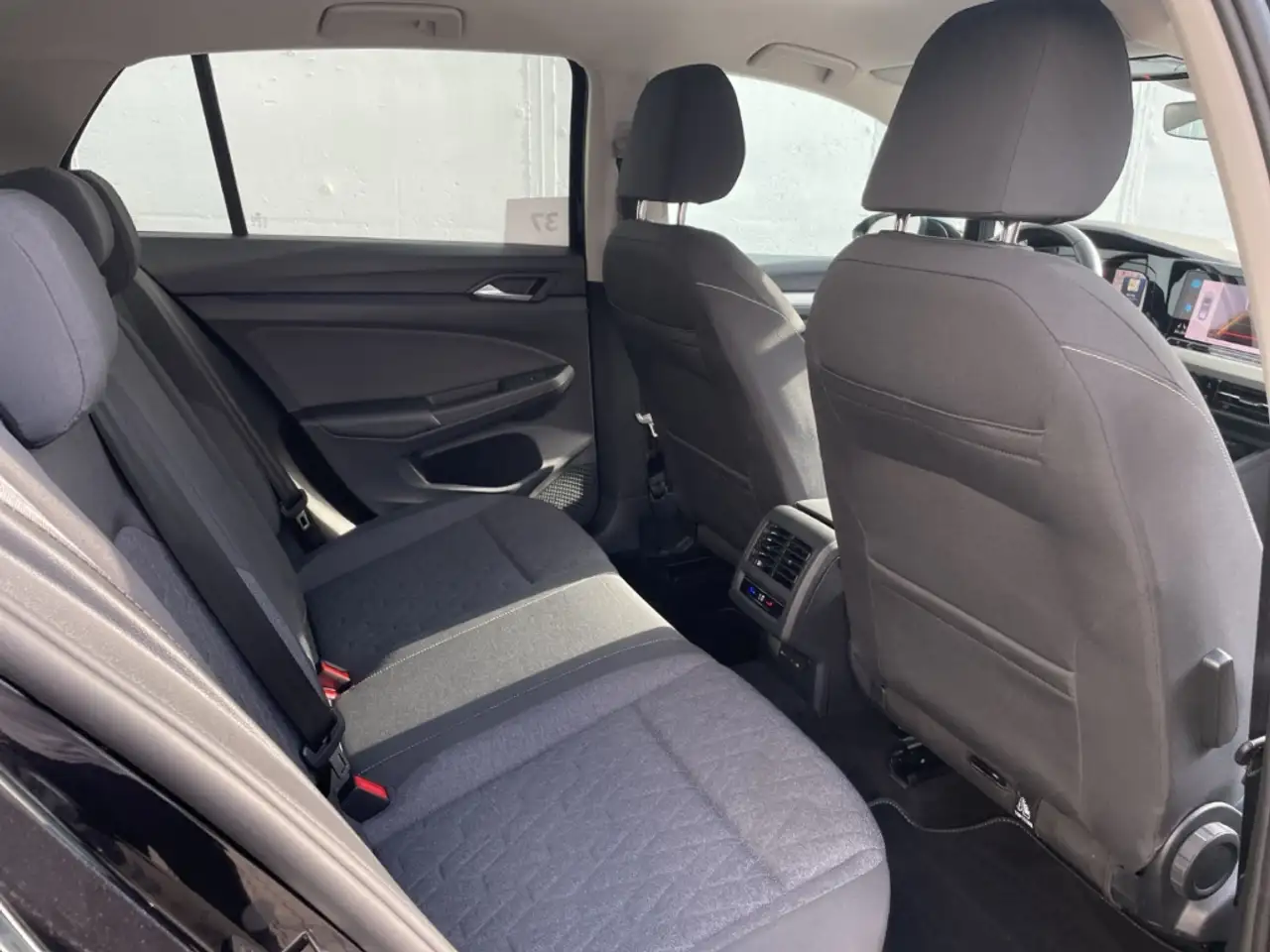 Volkswagen Golf VIII 1.5 TSI Move AHK/Kamera/LED Plus /Navi/Sitzhz — Vehicle gallery 25