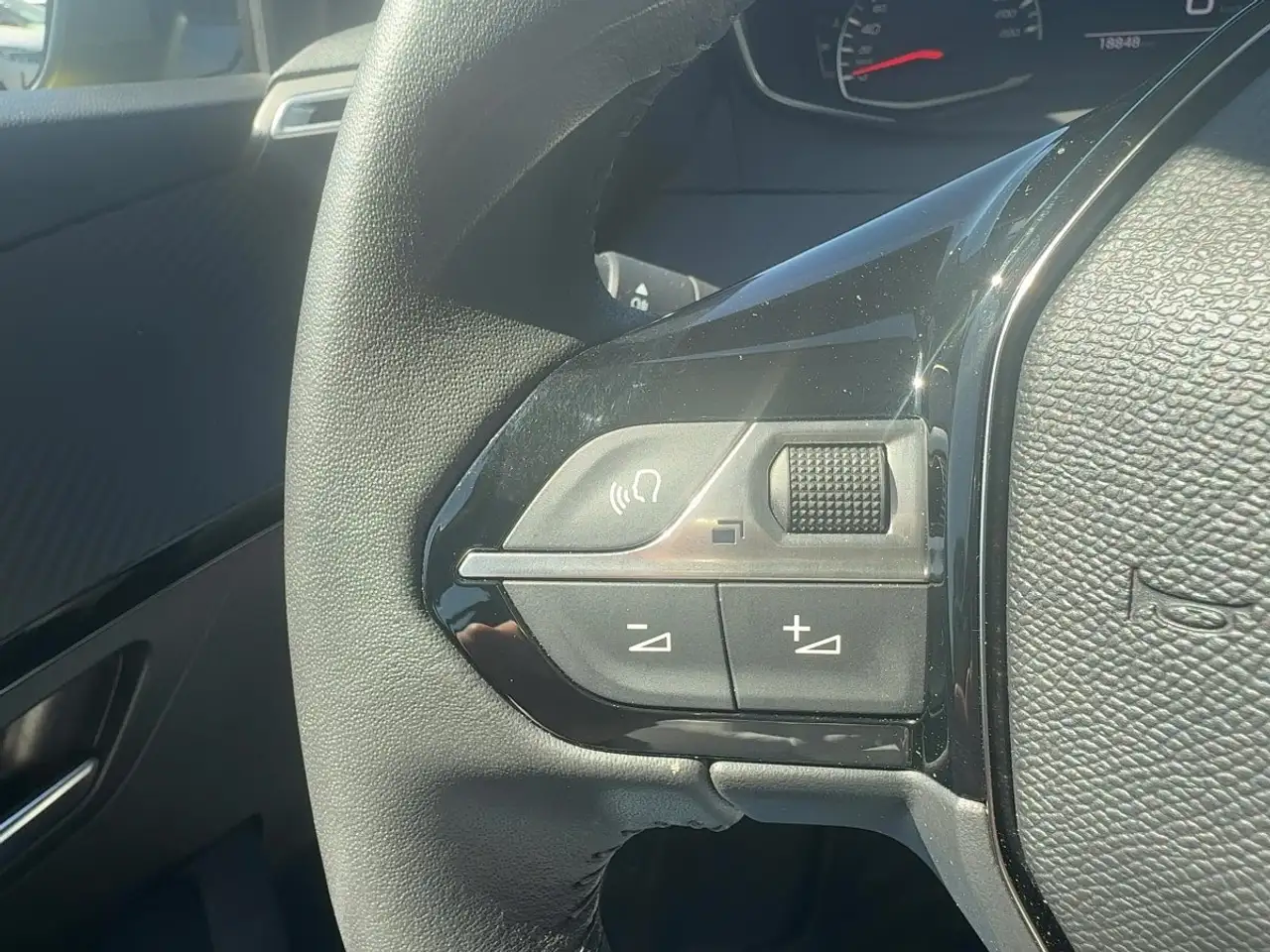Peugeot 208 1.2 PureTech 75 Active Sitzheiz. Einparkhilfe — Galerie du véhicule 13