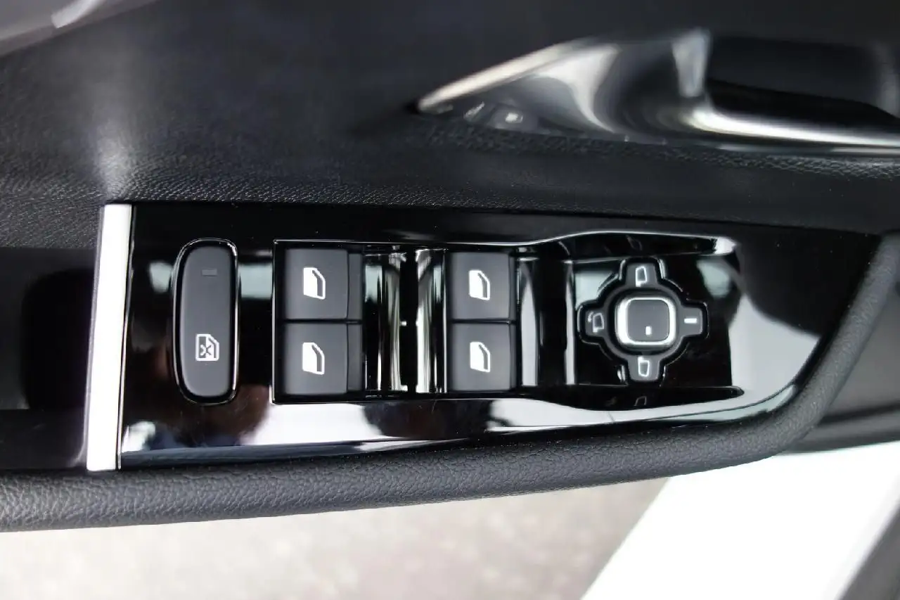Opel Astra L Lim. 5-trg. GS — Galería del vehículo 10