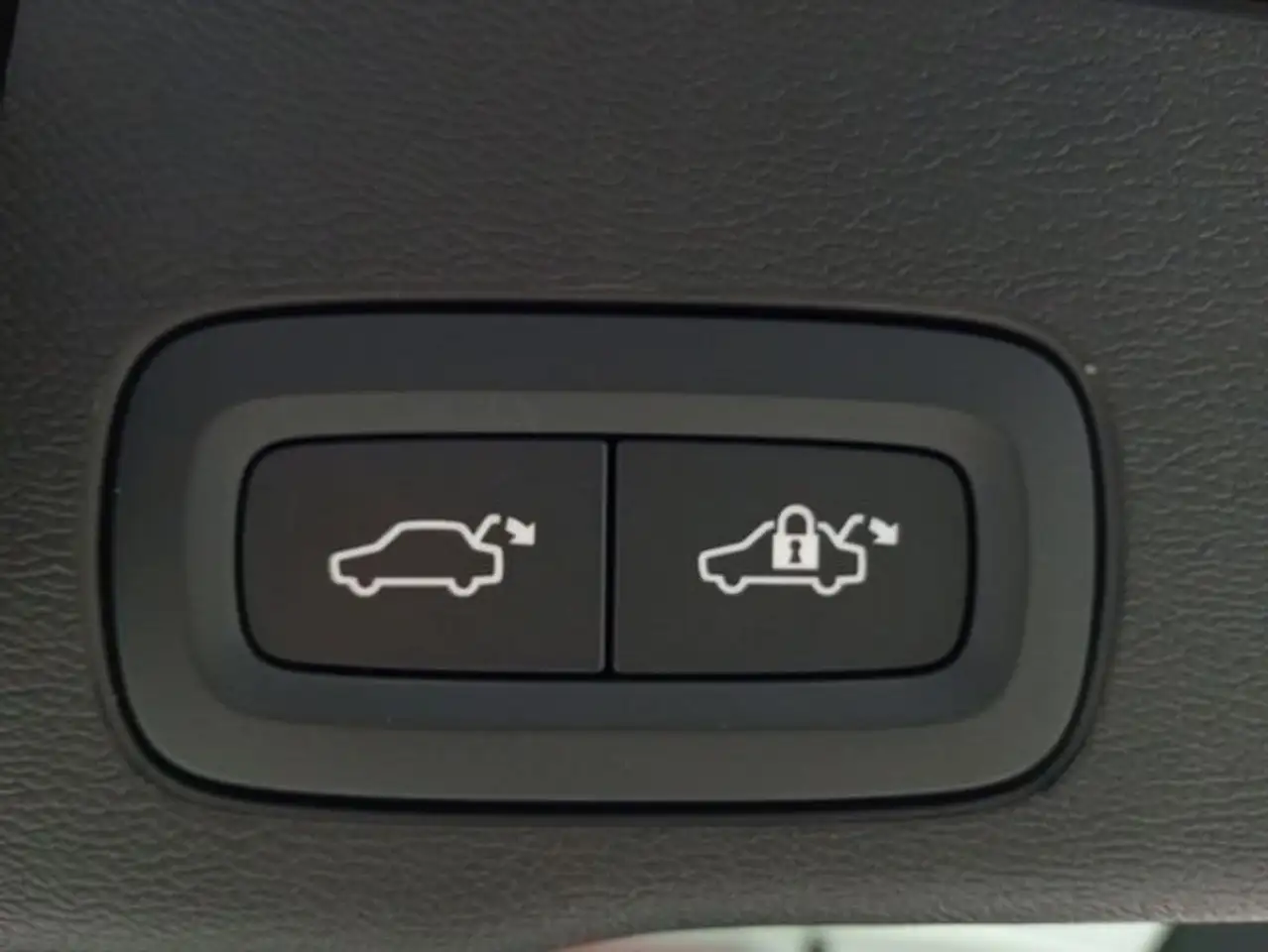 Volvo XC60 T6 Recharge Plus Dark — Galerie du véhicule 31