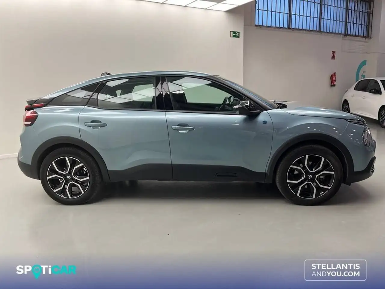 Citroen C4 ë- eléctrico 100kW 50kWh Feel Pack — Vehicle gallery 4