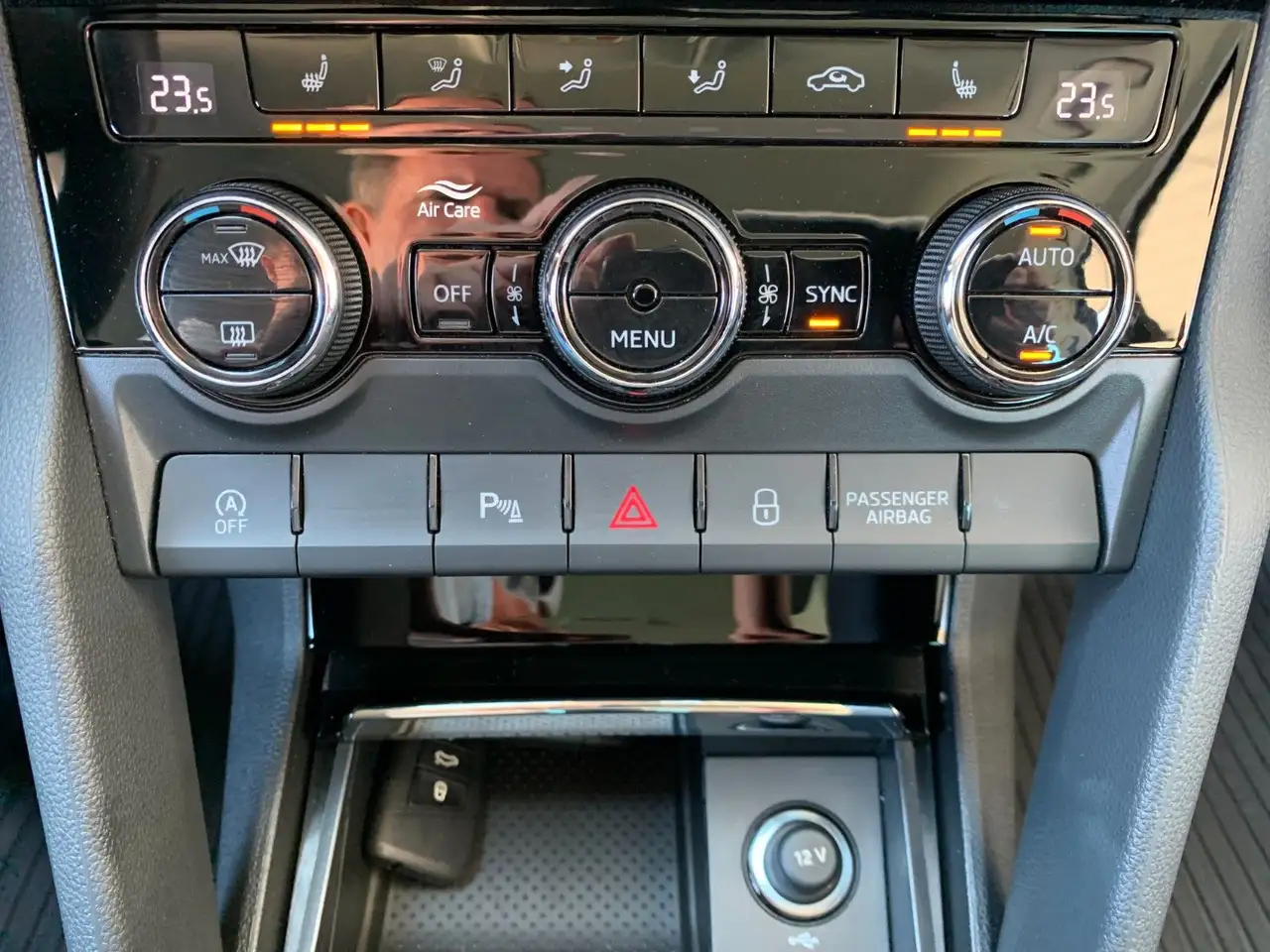 Skoda Karoq Selection 150PS AHK/E-Heckklappe/LRD/AppCo — Galerie du véhicule 21