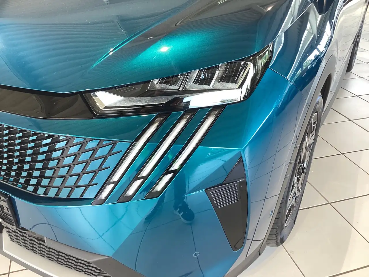 Peugeot 3008 1.2 Hybrid 136 ALLURE LED+Navi+NS+LM+ACC — Galerie du véhicule 5