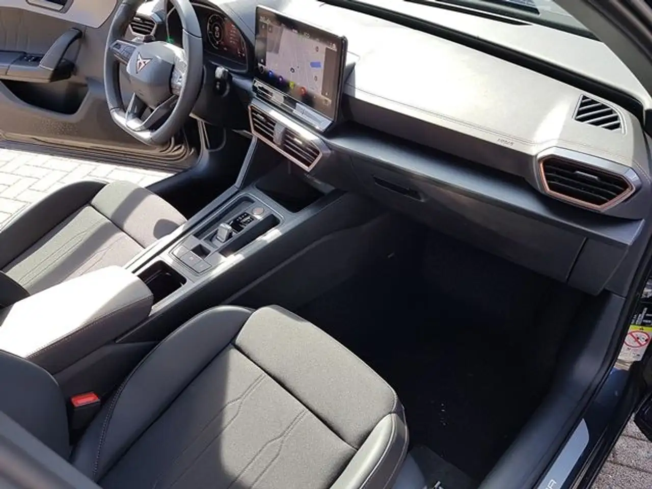 CUPRA Formentor 1.4 e-Hybrid DSG — Vehicle gallery 9