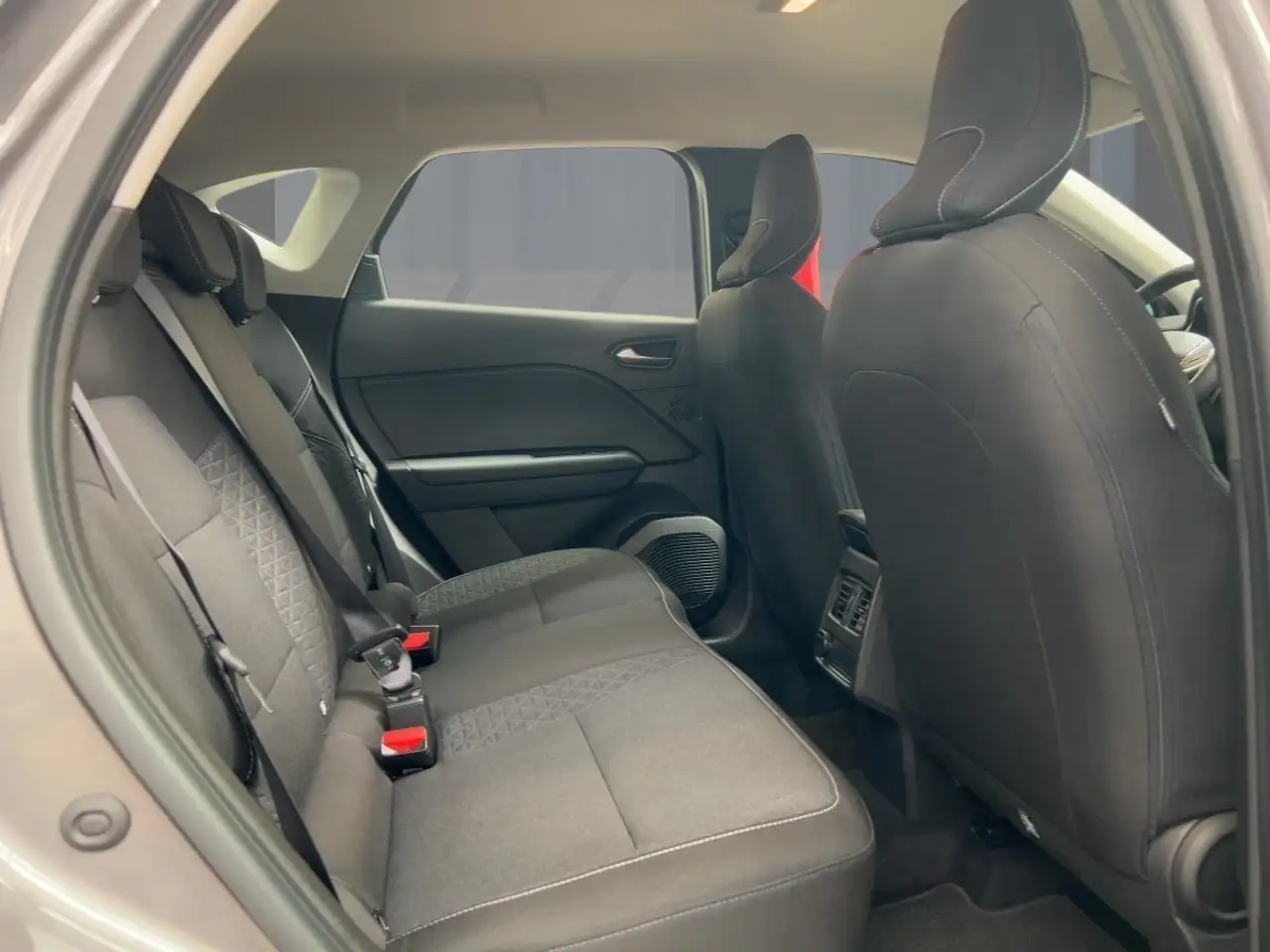 Renault Captur EVOLUTION TCe 140 SHZ/PDC — Galería del vehículo 9