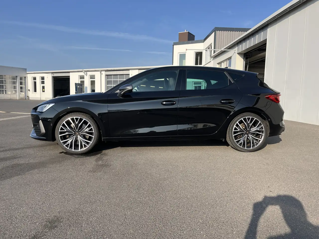 CUPRA Leon 2.0 TSI DSG VZ 179€ m.20% Anz. PANO Navi ACC LR- — معرض صور السيارة 2