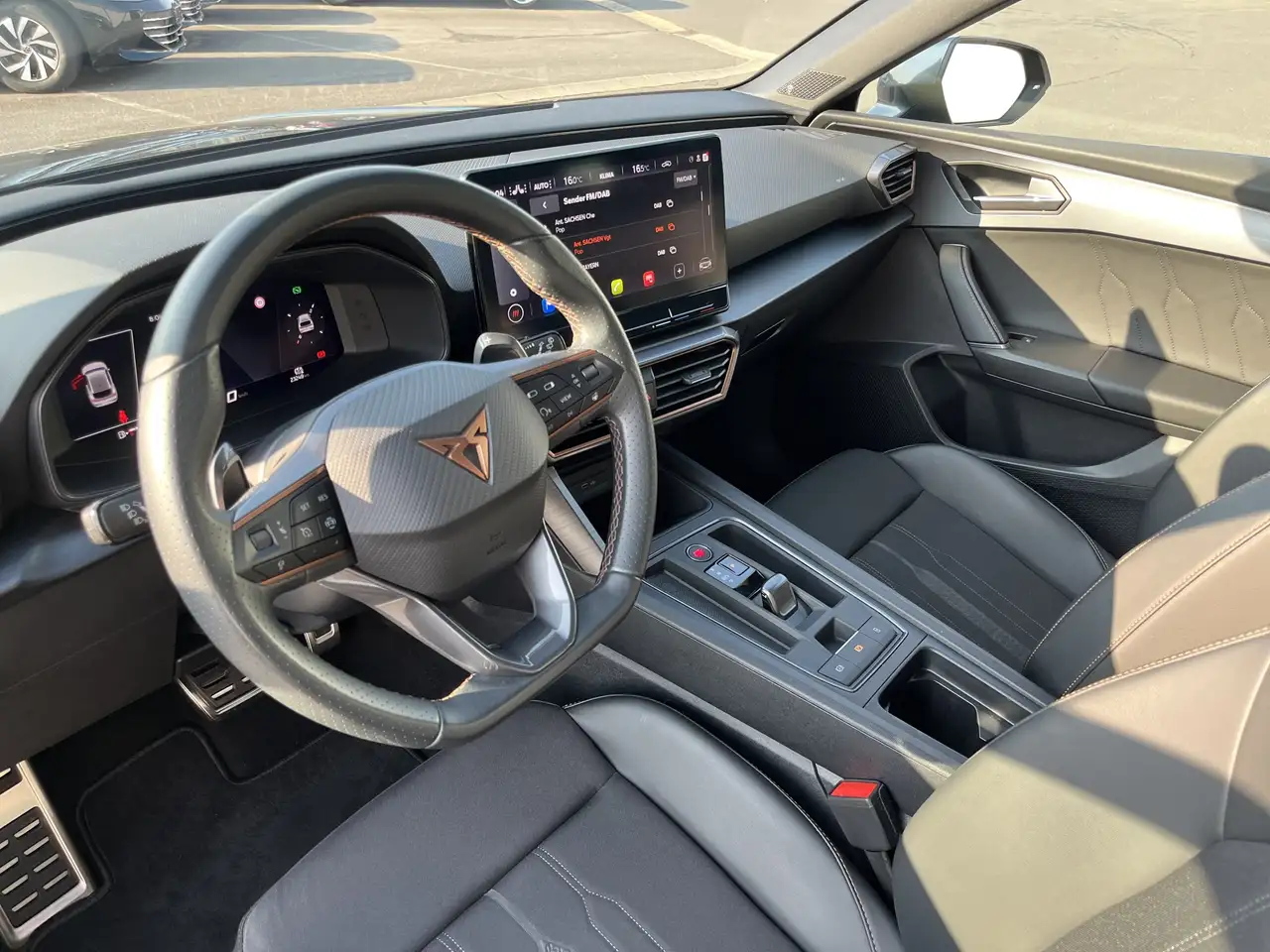 CUPRA Leon 2.0 TSI DSG VZ 179€ m.20% Anz. PANO Navi ACC LR- — معرض صور السيارة 12