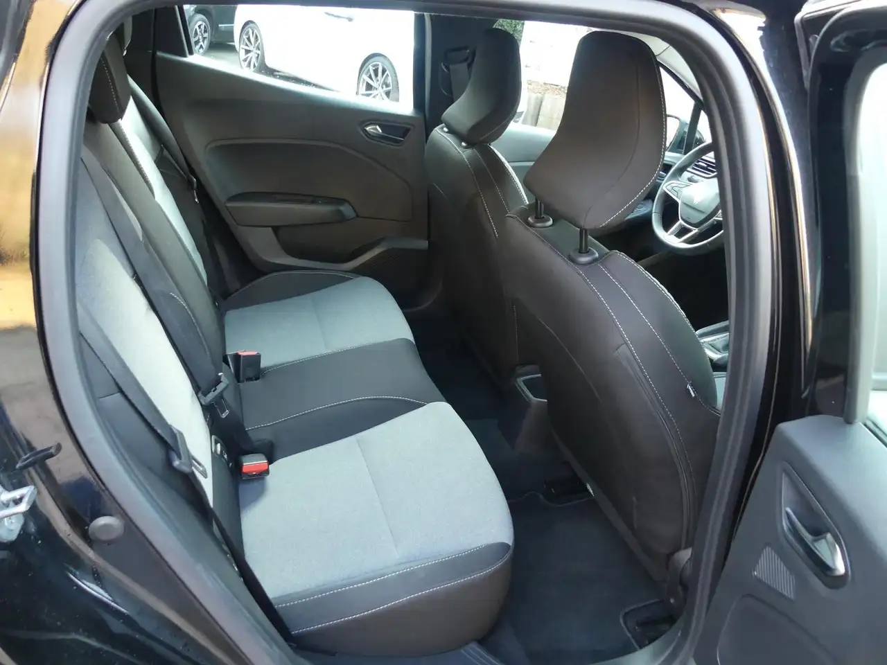 Renault Clio V*1.0 TCe*Automatik*Klima*SHZ*Navi*PDC*LED — Galería del vehículo 14
