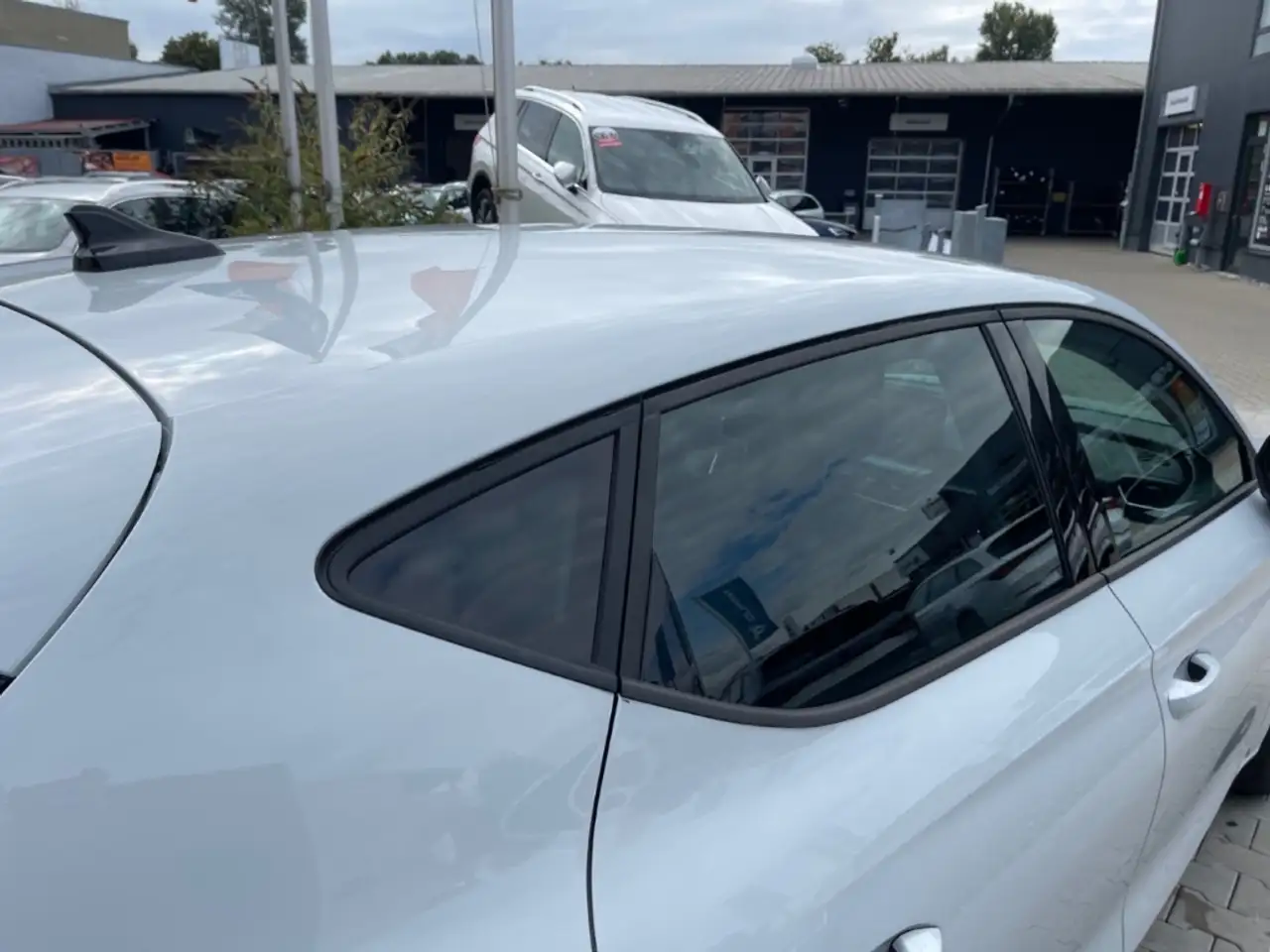 SEAT Leon Style Edition 1.5 eTSI DSG RÜCKFAHRKAMERA SHZ KLIM — Vehicle gallery 25