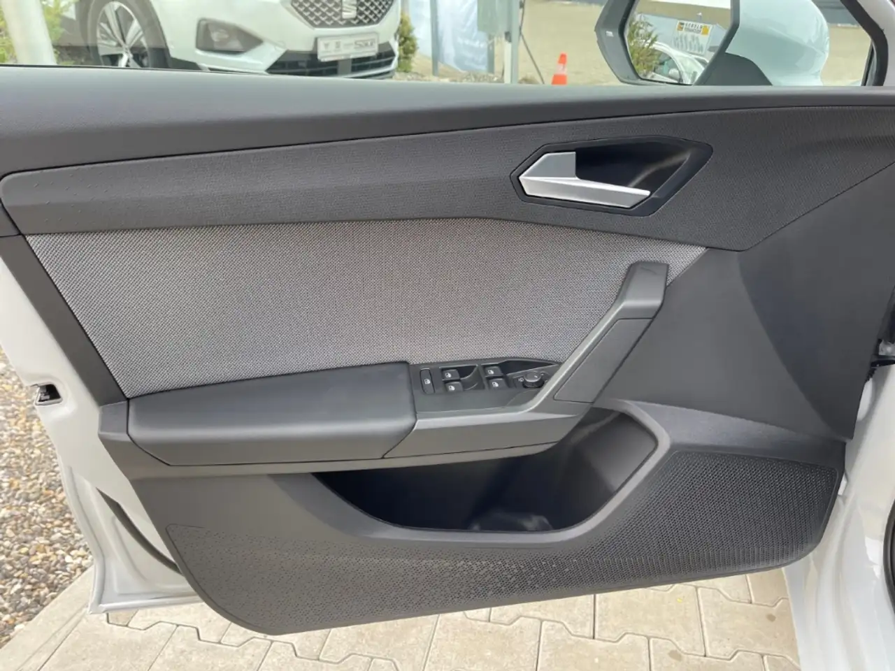 SEAT Leon Style Edition 1.5 eTSI DSG RÜCKFAHRKAMERA SHZ KLIM — Vehicle gallery 15
