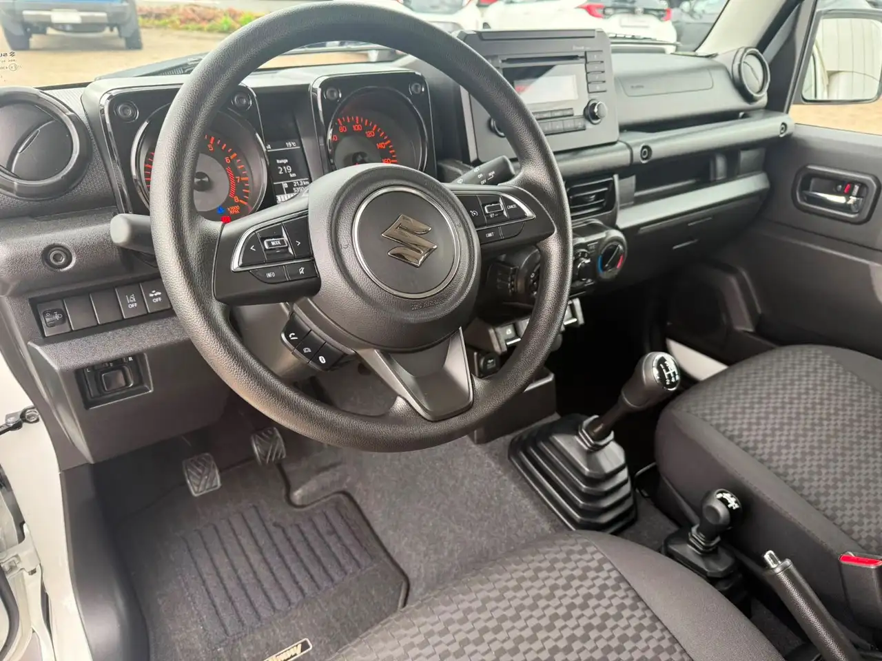 Suzuki Jimny Comfort AllGrip **ALUFELGEN** — Vehicle gallery 11