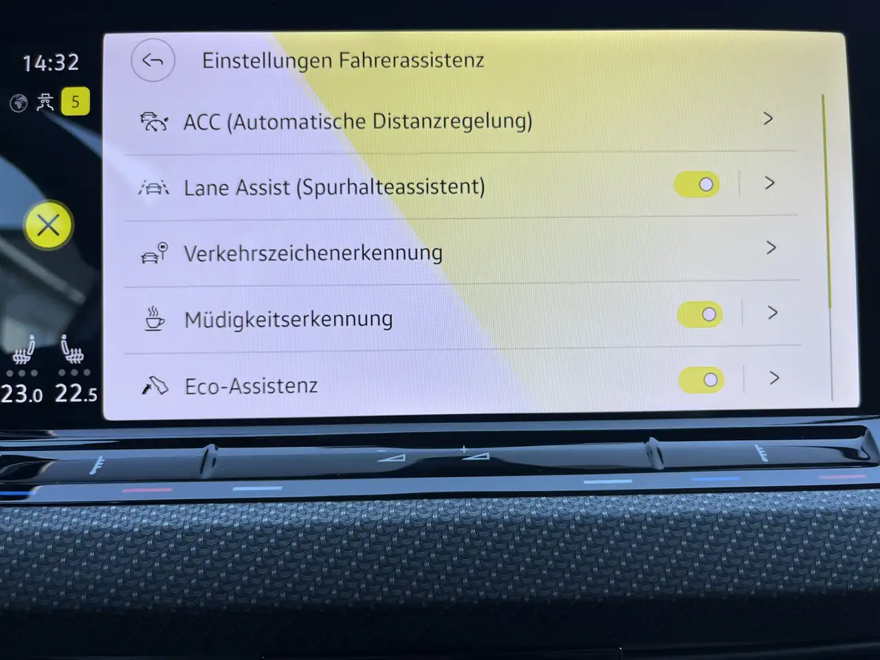 Volkswagen Golf 1.5 TSI DSG R-Line 2,99% Fin. AHK Navi LR-HZG Tra — Galerie du véhicule 23
