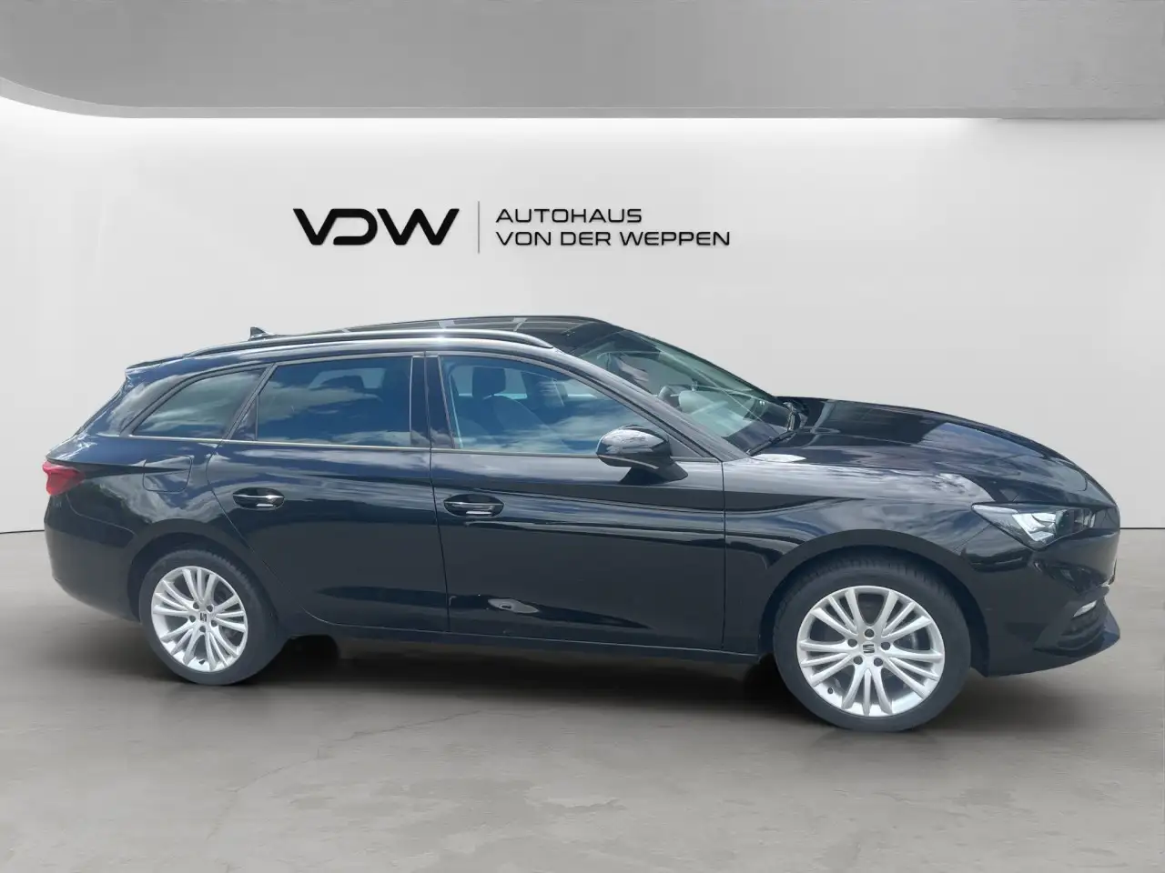 SEAT Leon Sportstourer Style 1.5e TSI,SHZ Klima — معرض صور السيارة 11
