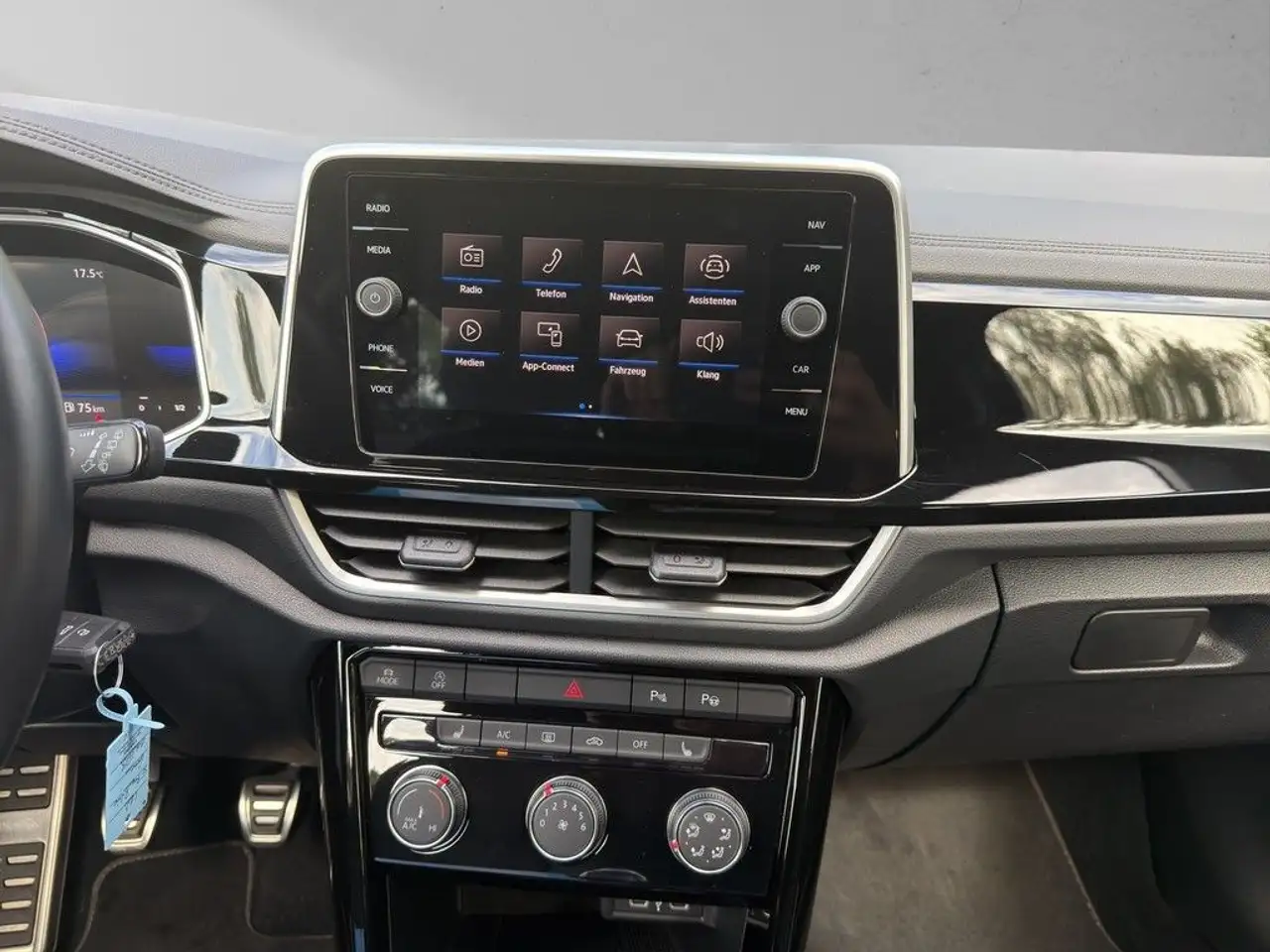 Volkswagen T-Roc 1.0l TSI R-Line SHZ-PDC-KLIMA-APP-ACC — Galería del vehículo 17