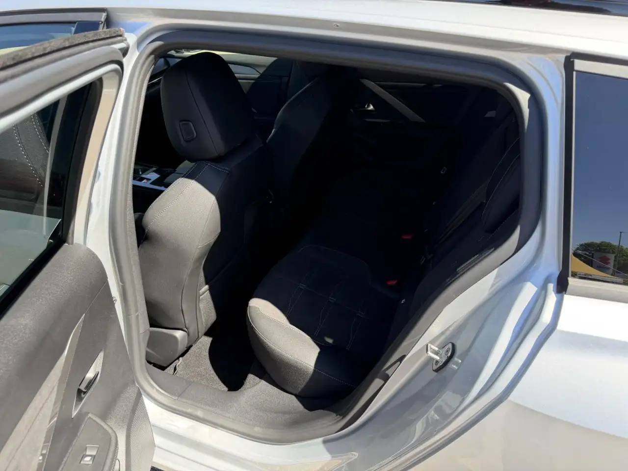 Opel Astra ST Ultimate 1,2 AT+NAV+PANO+SHZ+ACC+TWW Klima — معرض صور السيارة 26