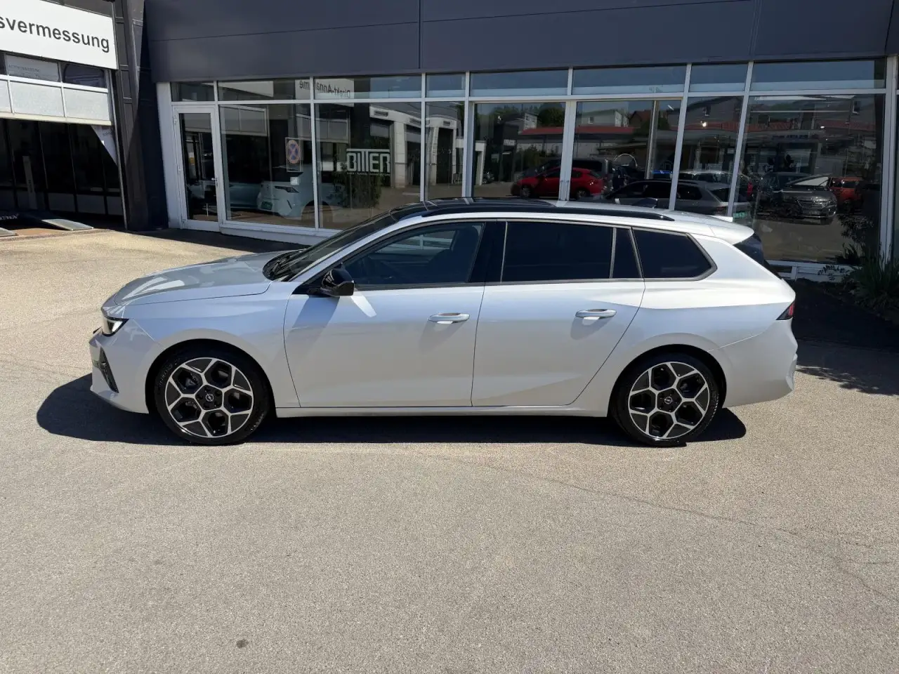 Opel Astra ST Ultimate 1,2 AT+NAV+PANO+SHZ+ACC+TWW Klima — معرض صور السيارة 2
