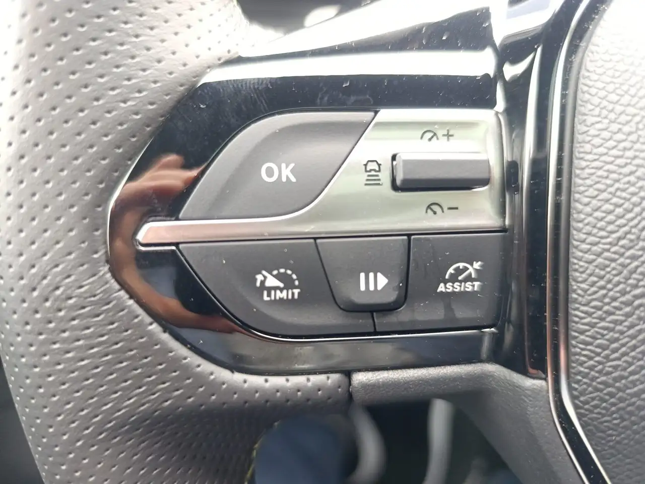 Peugeot 308 1.2 PureTech 130 GT ACC KeyLess LED Navi PDC — Vehicle gallery 7