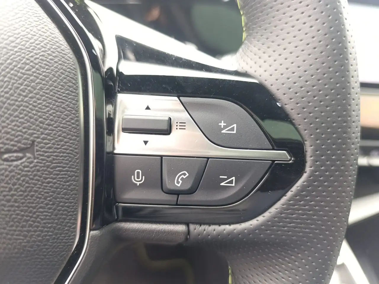 Peugeot 308 1.2 PureTech 130 GT ACC KeyLess LED Navi PDC — Vehicle gallery 20