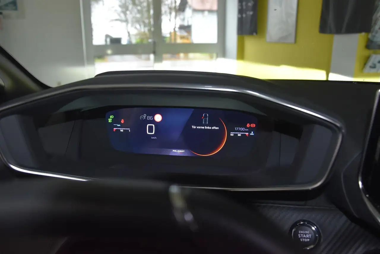 Peugeot 208 1.2 PureTech — معرض صور السيارة 5