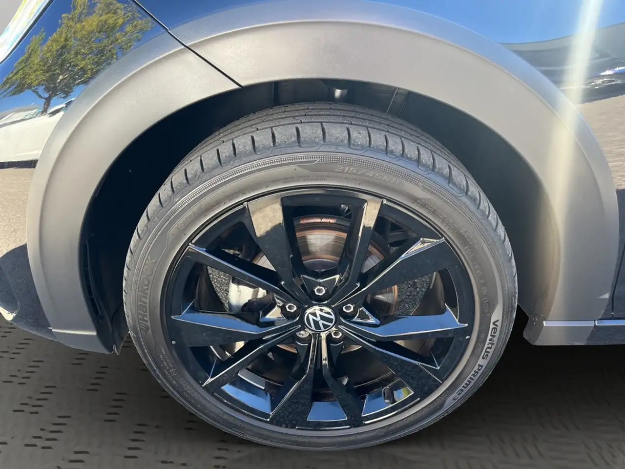 Volkswagen Taigo R-Line 1.5 TSI DSG Black Style — Galería del vehículo 3
