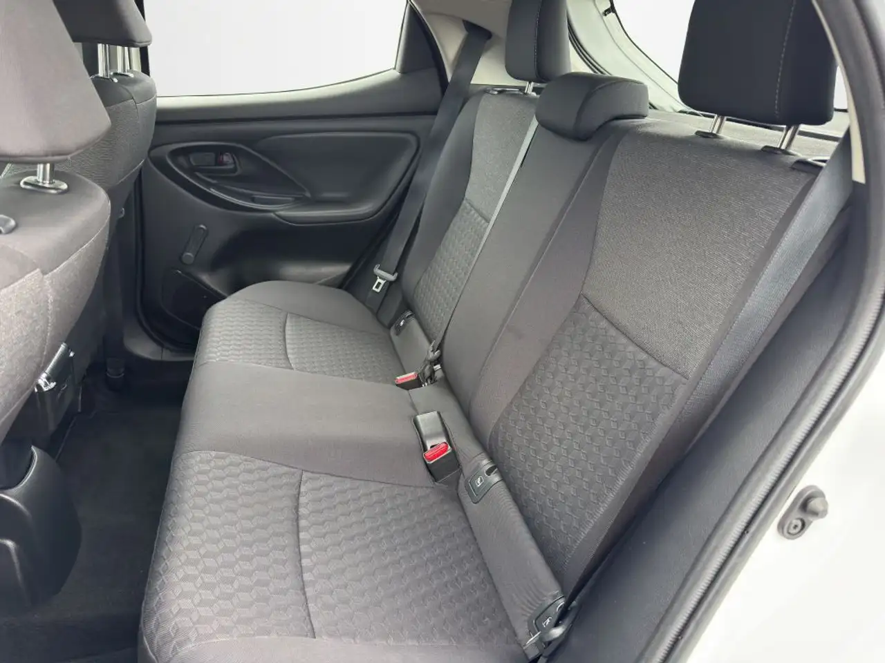 Toyota Yaris 1.0 VVT-i Comfort *17 Zoll LM+Allwetter* — Galerie du véhicule 12