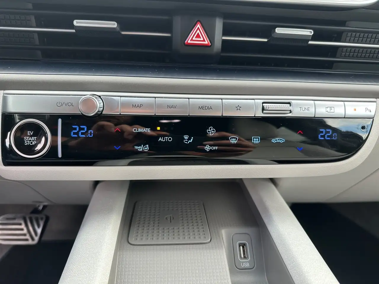 Hyundai IONIQ 6 77,4 kWh 4WD UNIQ DIG SPIEGEL Bluetooth — معرض صور السيارة 23