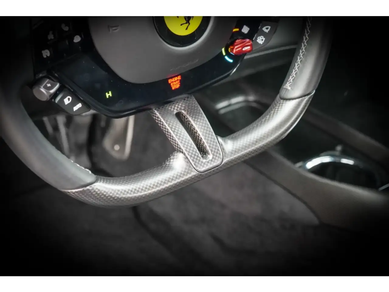 Ferrari 296 GTB *Carbon+LED*Lift*Daytona-Racingseats*JBL* — معرض صور السيارة 21