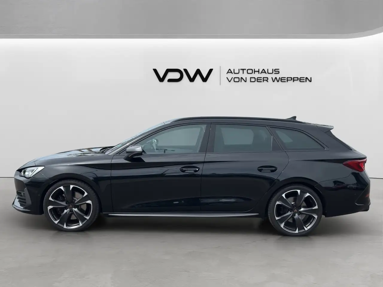 CUPRA Leon ST TSI DSG VZ 5JGar AHK FahrAsXL Beats SHZ — معرض صور السيارة 6