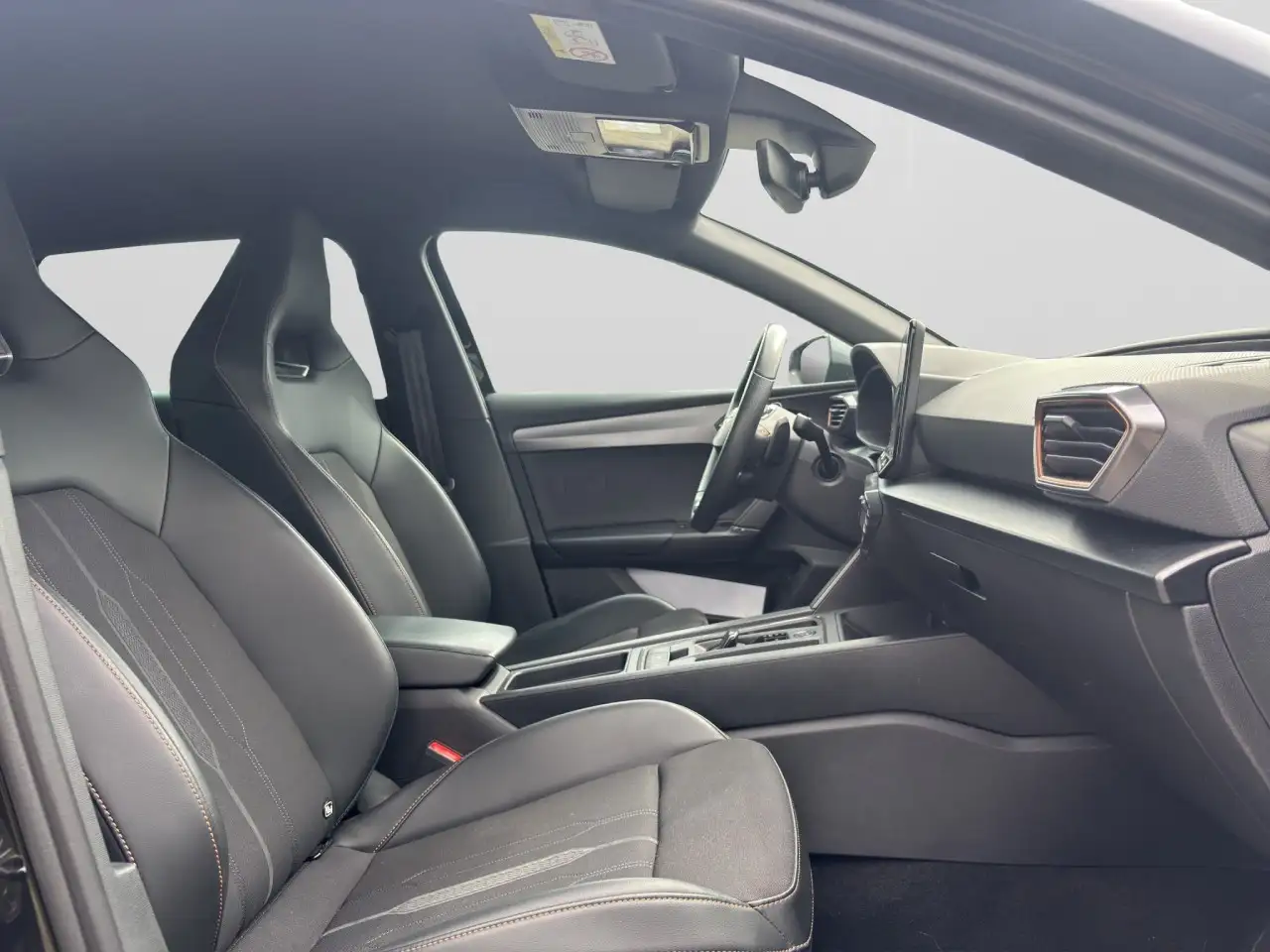CUPRA Leon ST TSI DSG VZ 5JGar AHK FahrAsXL Beats SHZ — معرض صور السيارة 14