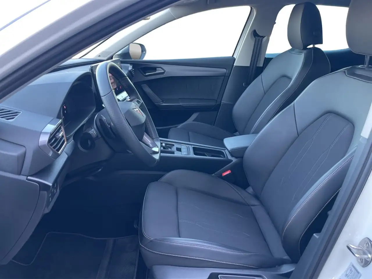 CUPRA Leon 1.5 eTSI DSG DCC MATRIX*VIRTUAL*NAV*ACC*SHZ*PAR... — Vehicle gallery 15
