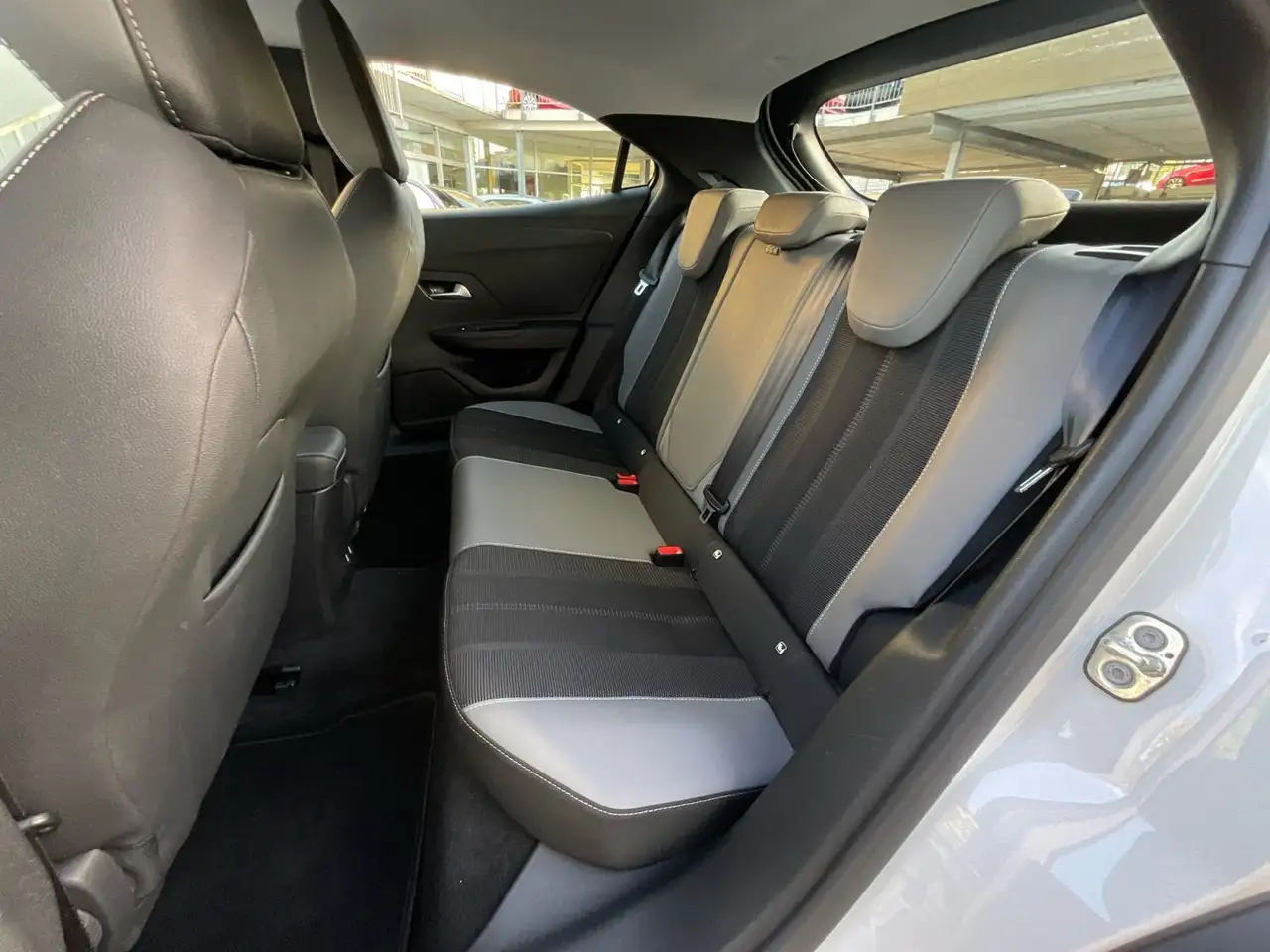 Opel Mokka Elegance Automatik Kamera, Winterpaket, PDC,. — Vehicle gallery 13