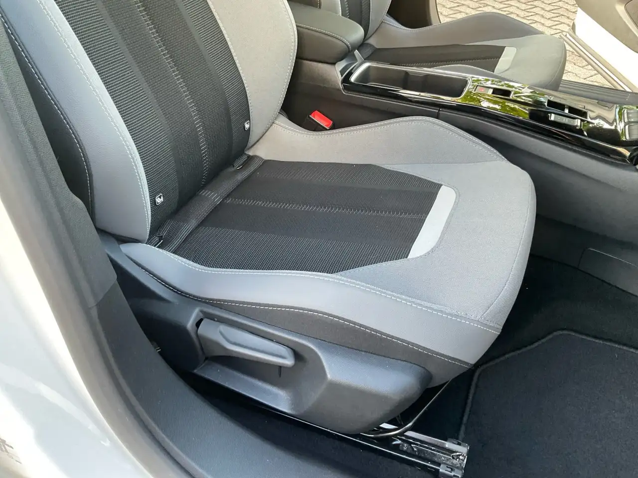 Opel Mokka Elegance Automatik Kamera, Winterpaket, PDC,. — Vehicle gallery 28