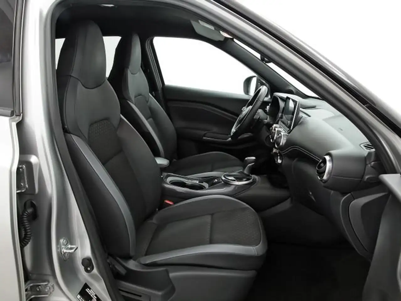 Nissan Juke 1.0 DIG-T N-Connecta 4x2 DCT 7 84kW — معرض صور السيارة 7