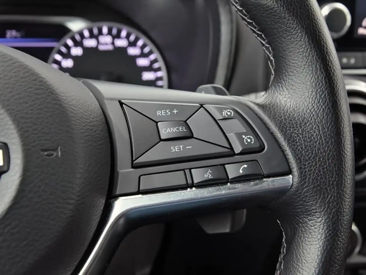 Nissan Juke 1.0 DIG-T N-Connecta 4x2 DCT 7 84kW — معرض صور السيارة 16