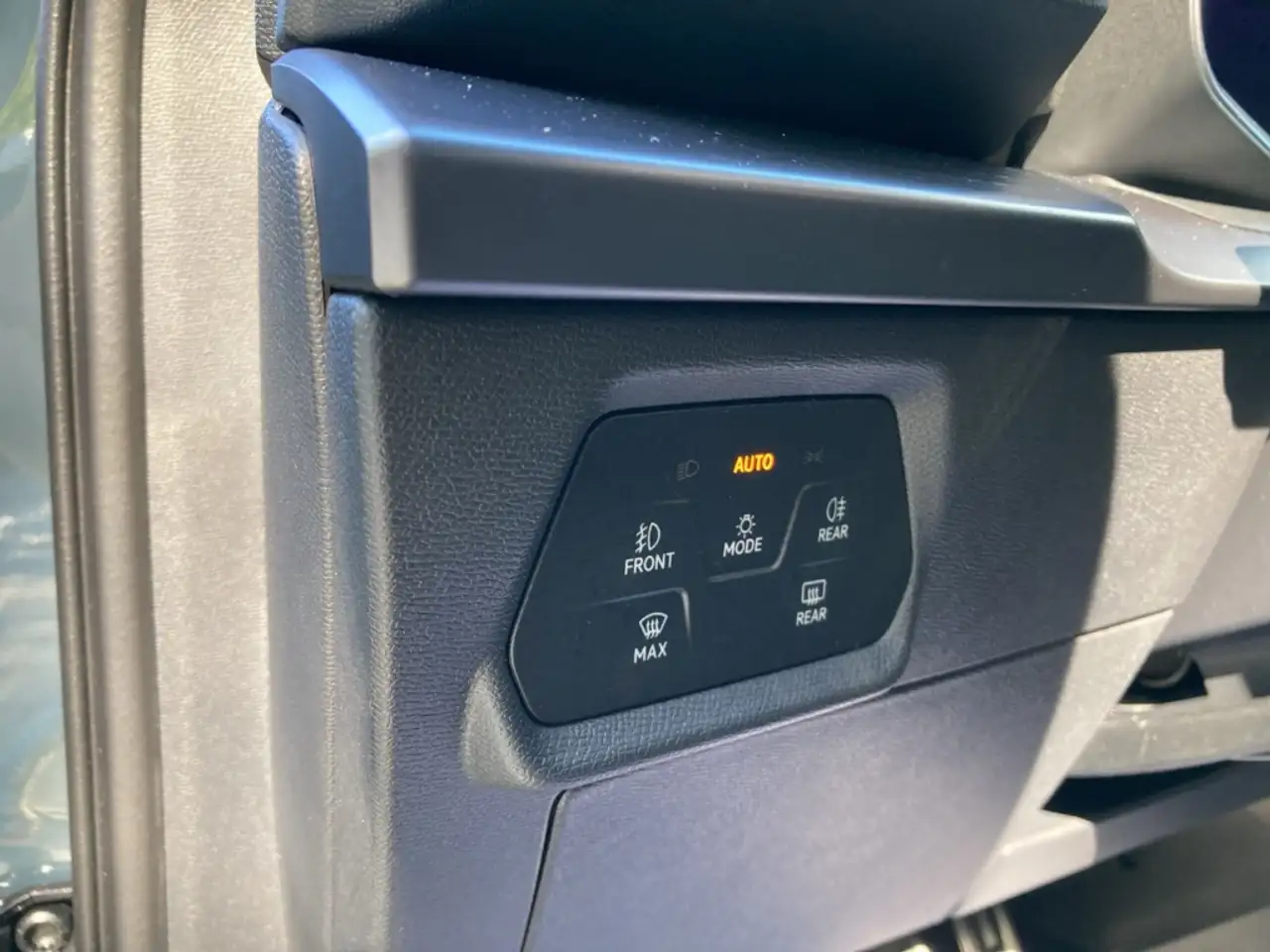 CUPRA Formentor 1.5 eTSI DSG ACC+KAMERA+NAVI+SHZ+LED — معرض صور السيارة 21