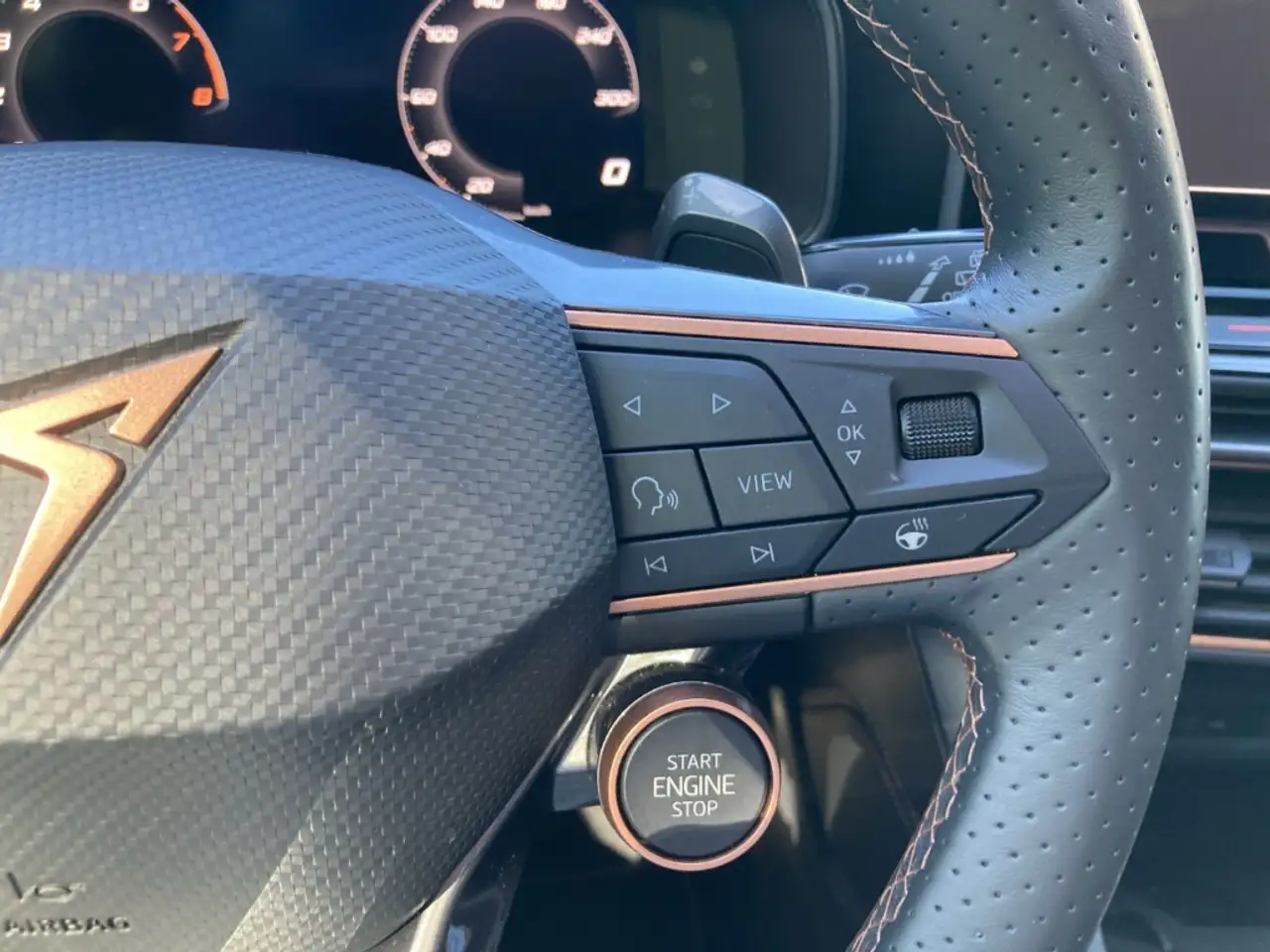 CUPRA Formentor 1.5 eTSI DSG ACC+KAMERA+NAVI+SHZ+LED — معرض صور السيارة 23